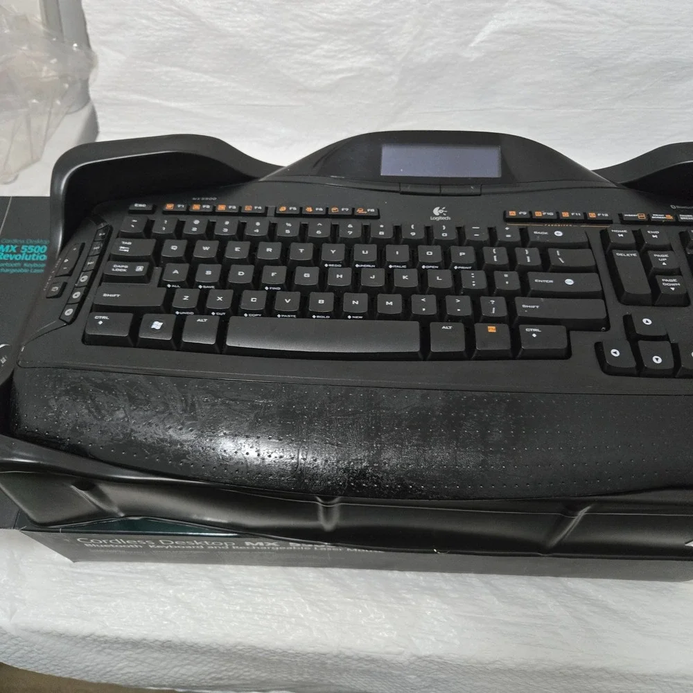Logitech MX 5500 Revolution Bluetooth Cordless Keyboard Dynamic LCD Display